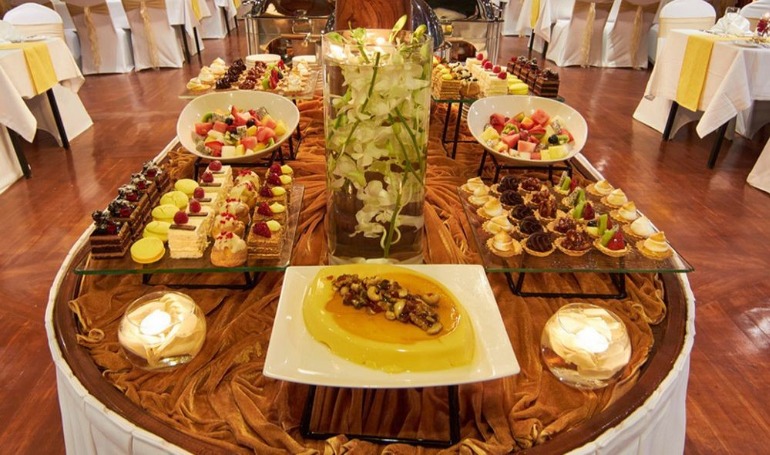 Dubai Marina Dinner Cruise (Food Cruise)